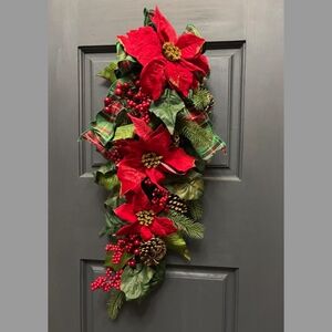 Beautiful Floral Wreath Holiday Christmas Home Decor Handmade Pinecones
